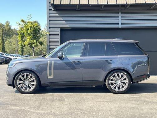 2025 Land Rover Range Rover P550e Autobiography