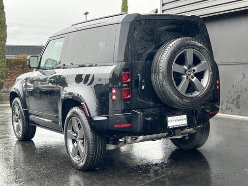 2025 Land Rover Defender P400 X-Dynamic SE