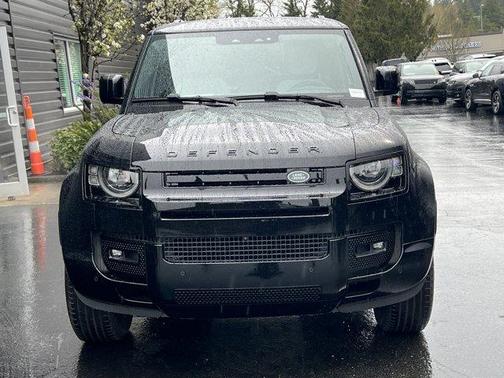 2025 Land Rover Defender P400 X-Dynamic SE