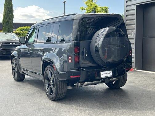 2025 Land Rover Defender P400 X-Dynamic SE