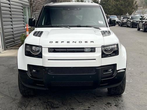 2025 Land Rover Defender P400 X-Dynamic SE