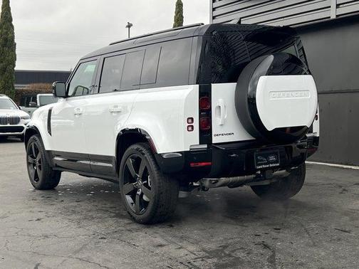 2025 Land Rover Defender P400 X-Dynamic SE