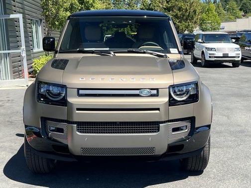 2025 Land Rover Defender P400 X-Dynamic SE