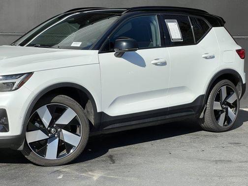 2024 Volvo XC40 Recharge Pure Electric Twin Plus