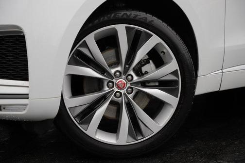 Fuji White 2023 Jaguar F-PACE R-Dynamic S
