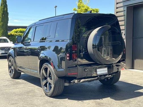 2025 Land Rover Defender P400 X-Dynamic SE