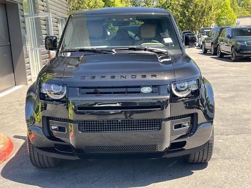 2025 Land Rover Defender P400 X-Dynamic SE