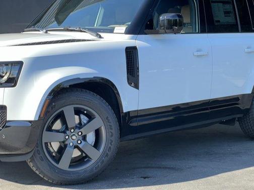 2025 Land Rover Defender P400 X-Dynamic SE
