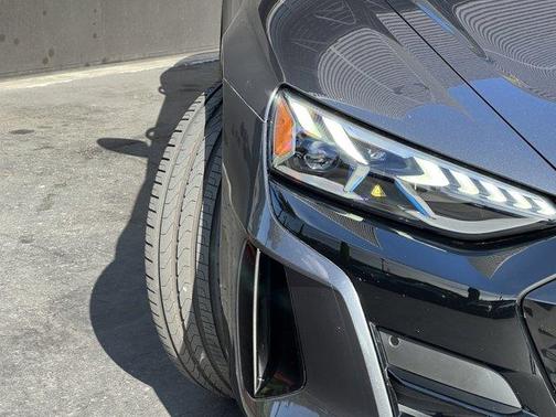 2022 Audi e-tron GT Premium Plus