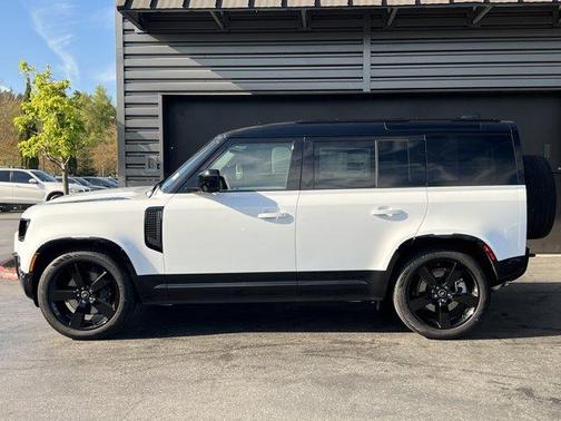 2025 Land Rover Defender P400 X-Dynamic SE
