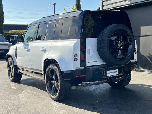 2025 Land Rover Defender P400 X-Dynamic SE