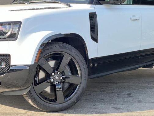 2025 Land Rover Defender P400 X-Dynamic SE