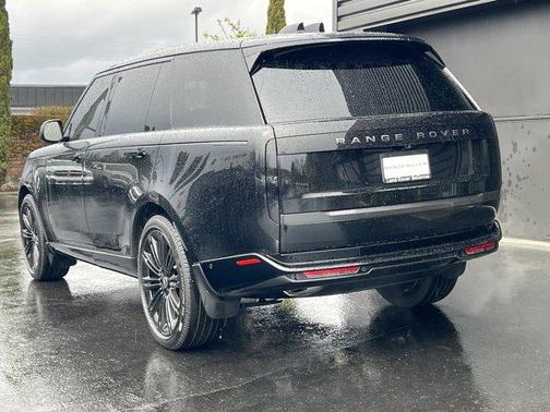 2025 Land Rover Range Rover P400 SE 7 Seat