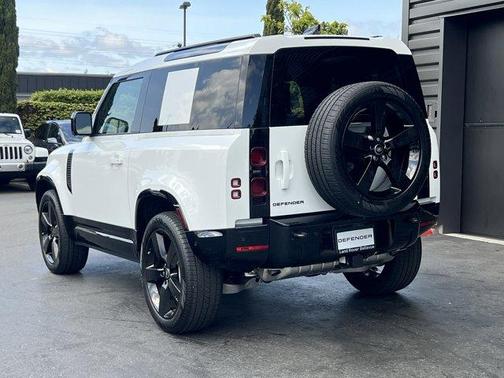 2025 Land Rover Defender P400 X-Dynamic SE