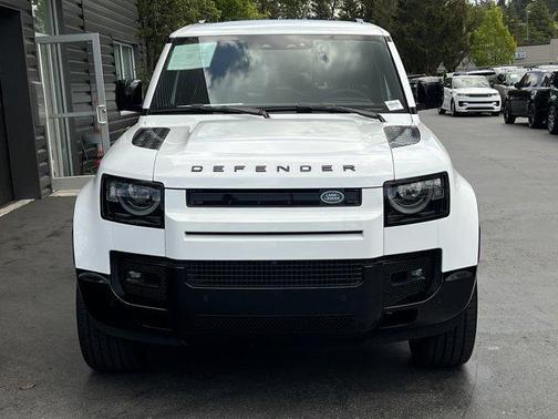 2025 Land Rover Defender P400 X-Dynamic SE