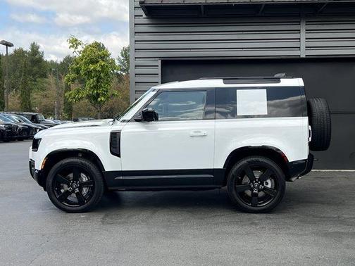 2025 Land Rover Defender P400 X-Dynamic SE