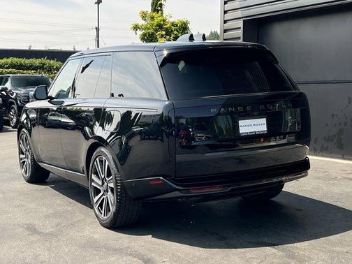 2025 Land Rover Range Rover P550e Autobiography