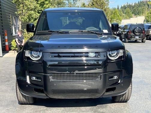 2025 Land Rover Defender P400 X-Dynamic SE