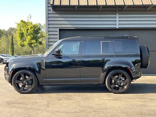2025 Land Rover Defender P400 X-Dynamic SE