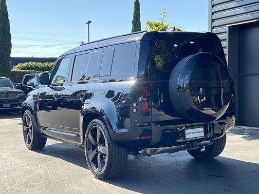 2025 Land Rover Defender P400 X-Dynamic SE