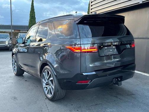 2024 Land Rover Discovery P300 Dynamic SE