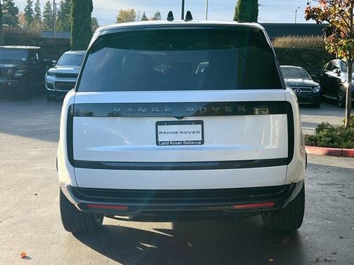 2025 Land Rover Range Rover P530 SE 7 Seat