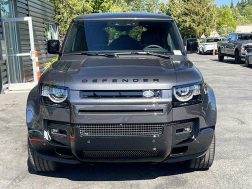 2025 Land Rover Defender P400 X-Dynamic SE