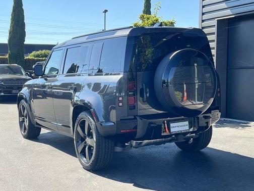 2025 Land Rover Defender P400 X-Dynamic SE