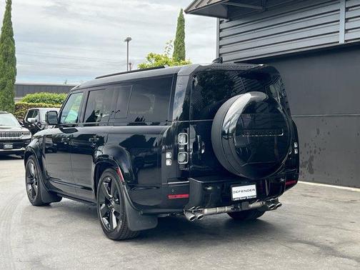 2025 Land Rover Defender P500 V8