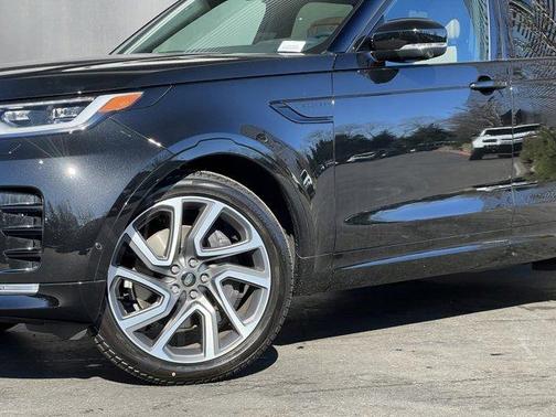 2025 Land Rover Discovery P360 Dynamic SE