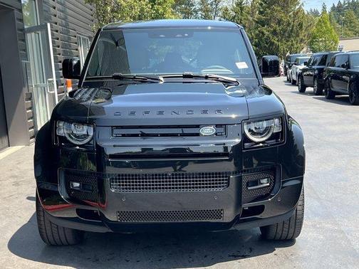 2025 Land Rover Defender P400 X-Dynamic SE