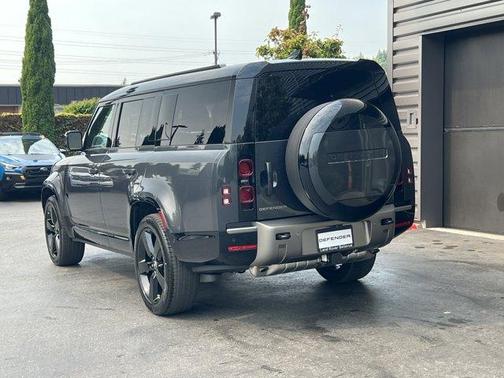 2025 Land Rover Defender P400 X-Dynamic SE