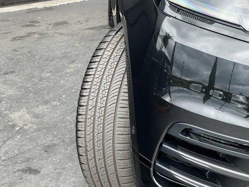 2026 Land Rover Range Rover Velar Dynamic SE