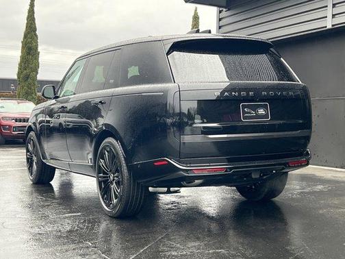 2025 Land Rover Range Rover P400 SE 7 Seat