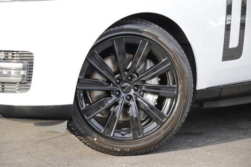 2026 Land Rover Range Rover P550e SE