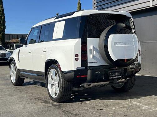 2025 Land Rover Defender P400 X-Dynamic SE