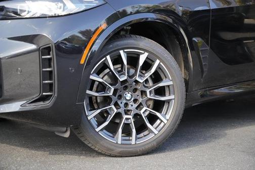 Black Sapphire Metallic 2025 BMW X5 xDrive40i