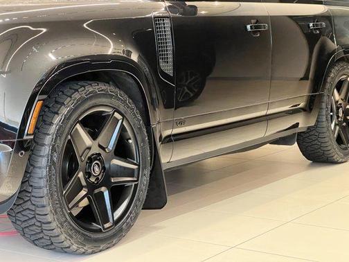 2025 Land Rover Defender P500 V8