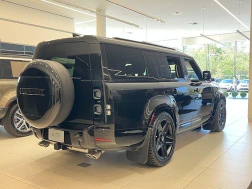 2025 Land Rover Defender P500 V8