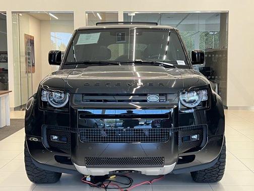 2025 Land Rover Defender P500 V8