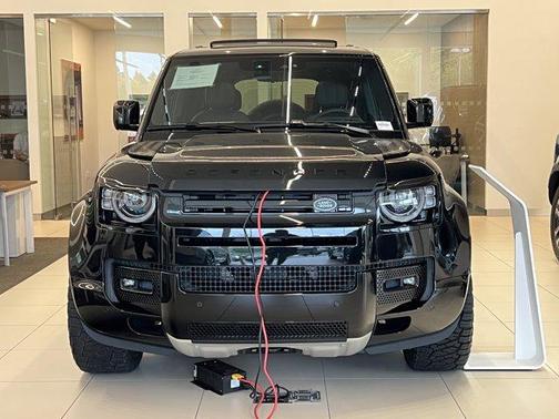 2025 Land Rover Defender P500 V8