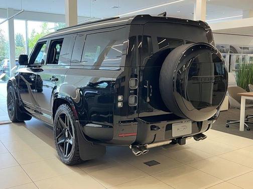 2025 Land Rover Defender P500 V8
