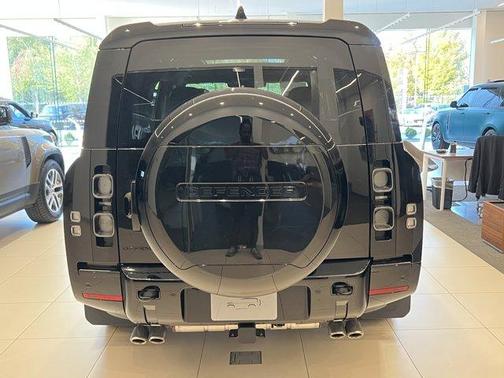 2025 Land Rover Defender P500 V8