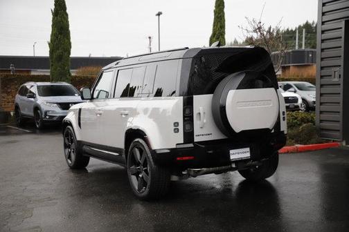 2026 Land Rover Defender 110 X-Dynamic SE