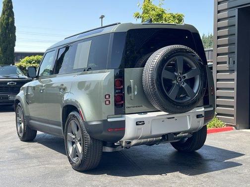 2025 Land Rover Defender P300
