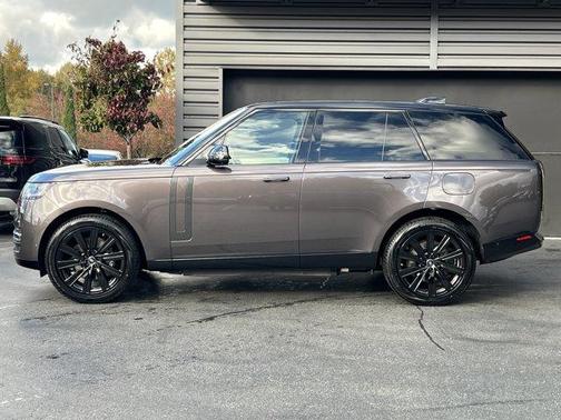 2025 Land Rover Range Rover P550e SE