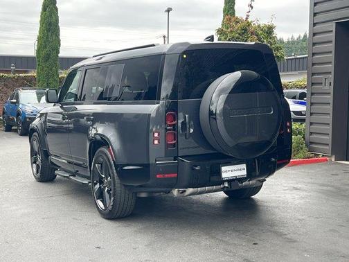 2025 Land Rover Defender P400 X-Dynamic SE