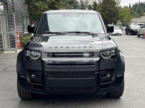 2025 Land Rover Defender P400 X-Dynamic SE