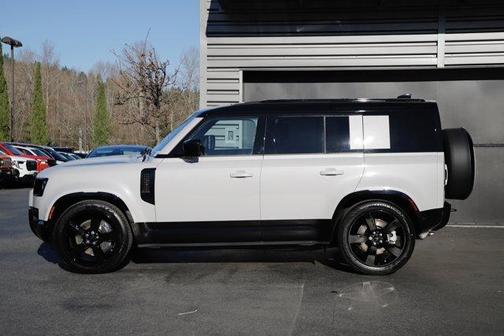 2026 Land Rover Defender 110 X-Dynamic SE