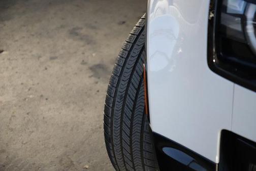 2026 Land Rover Defender 110 X-Dynamic SE